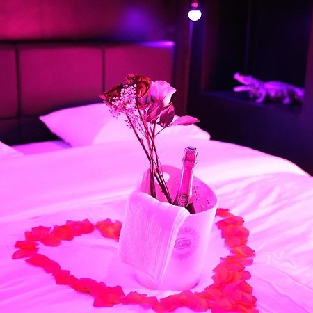Love Room Suite Dirty Diana Aubagne Esterno foto