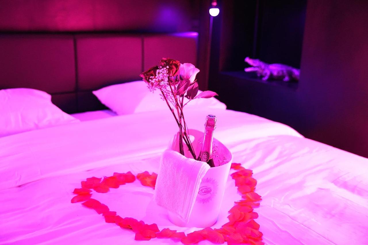 Love Room Suite Dirty Diana Aubagne Esterno foto